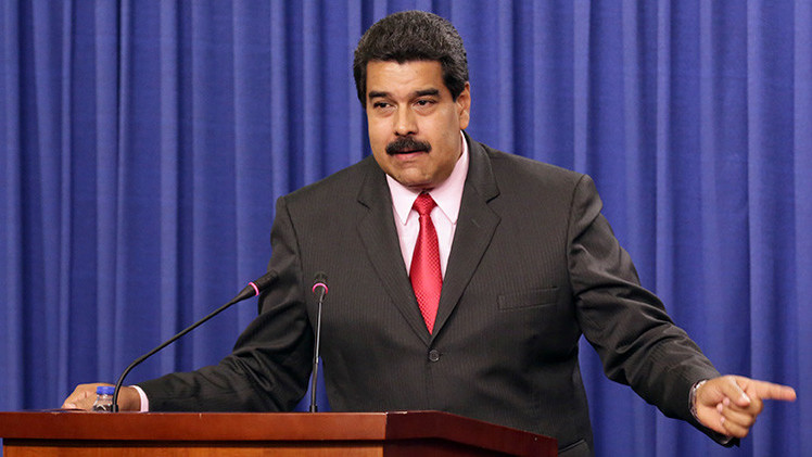 Maduro acusa a la televisión "de la burguesía" de alentar un golpe de Estado