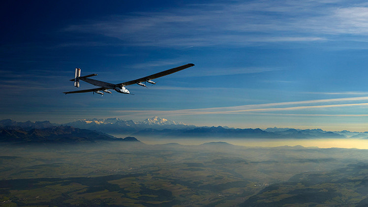 Fotos: El primer avión solar del mundo realiza su vuelo de prueba en Abu Dabi