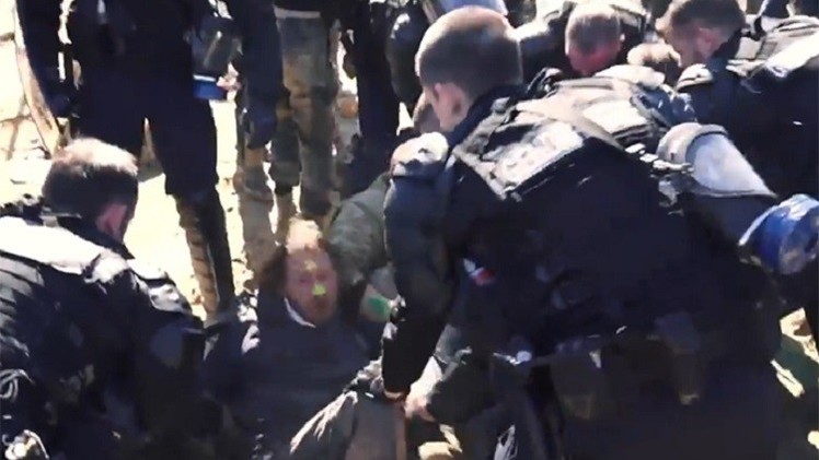 Video: La Policía francesa desmantela violentamente campamento de protesta por la presa de Sivens