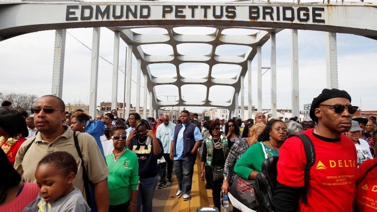 'Las vidas negras importan': 70.000 personas marchan en EE.UU. para conmemorar el Domingo Sangriento