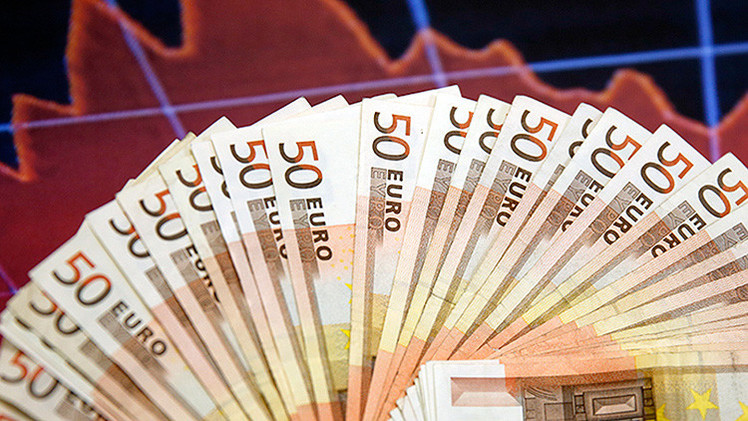 El euro, cuesta abajo: La moneda europea se acerca a la paridad con el dólar