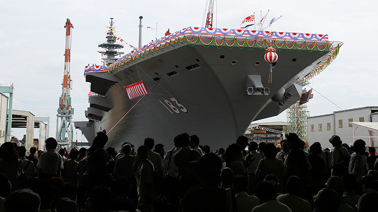  Japón presenta Izumo, el mayor portahelicópteros de su fuerza marítima