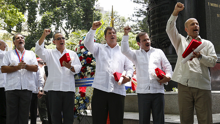 'Los Cinco' cubanos reciben las llaves de Caracas