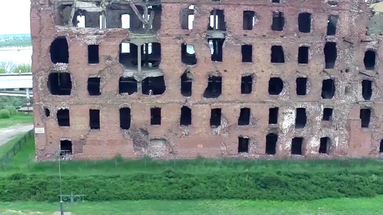 Como nunca nadie lo vio: Un dron muestra un edificio destrozado tras la Batalla de Stalingrado