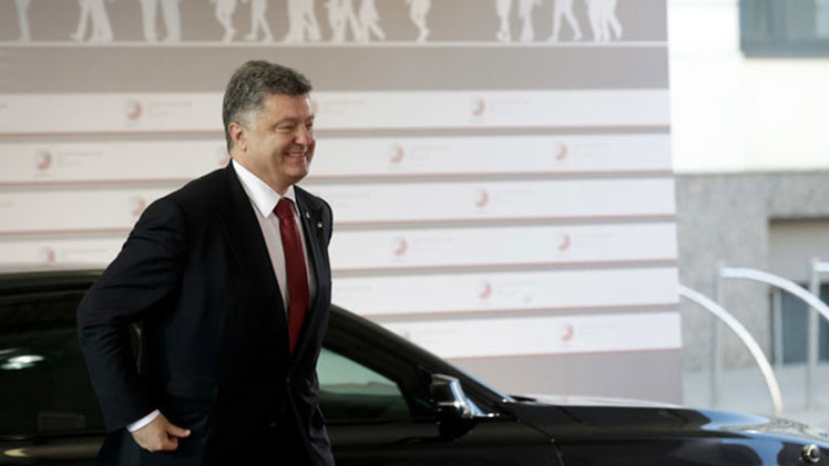 Poroshenko firma una ley que autoriza al Gobierno a suspender el pago de la deuda extranjera