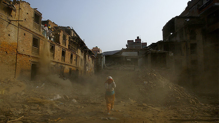 'Se compran' niños nepalíes a 500 dólares entre las ruinas del terremoto