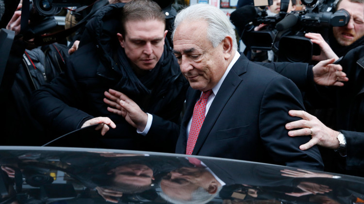 El exdirector del FMI Strauss-Kahn, absuelto de los cargos de proxenetismo