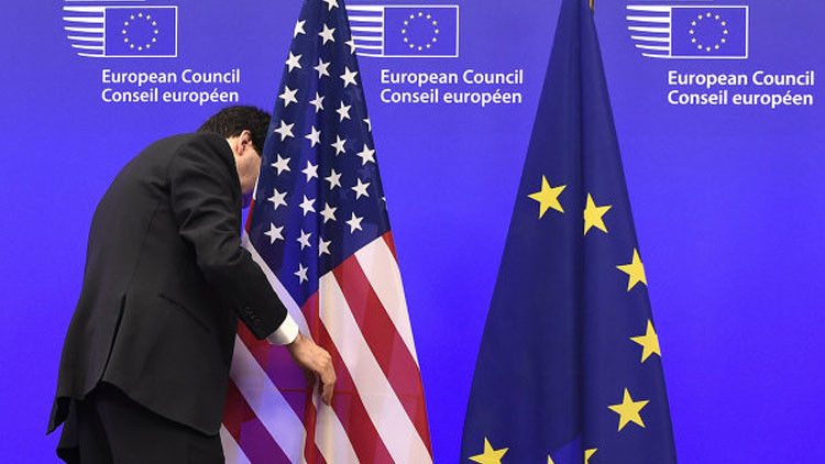 Político francés: "Europa ha caído en la trampa de EE.UU."