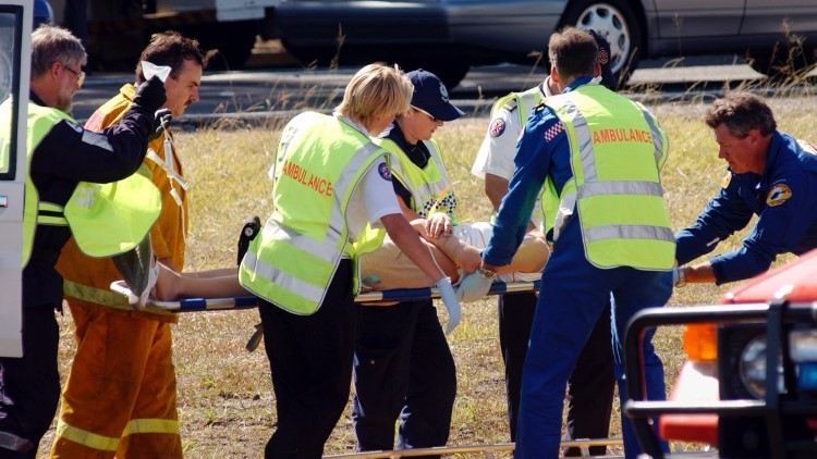 Al menos 16 heridos tras el choque de un autobús con un tren en Australia