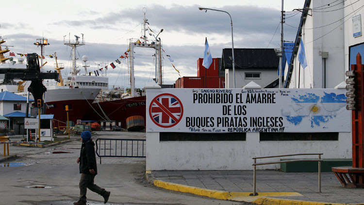 Argentina ordena embargos de bienes y buques de petroleras que operan en las Malvinas