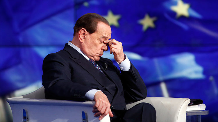 Berlusconi: "La culpa de la crisis en Grecia es de la burocracia europea"