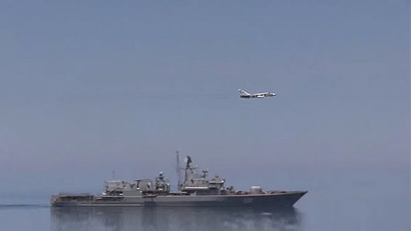 Nuevo video: Un caza ruso repele a un provocador destructor de EE.UU. en el mar Negro