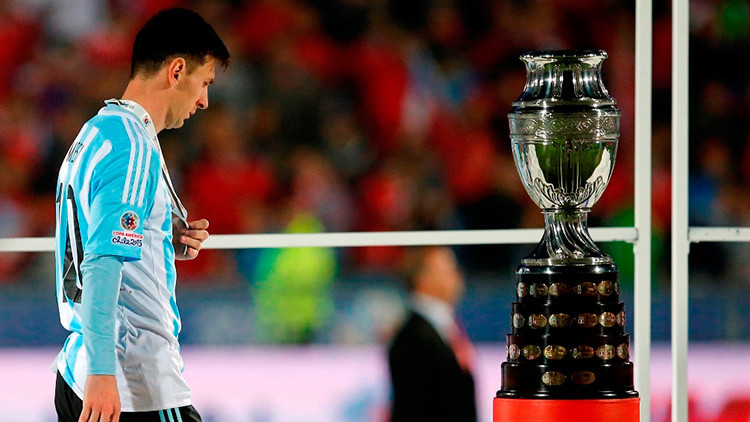 Hinchas chilenos agreden a los familiares de Leo Messi