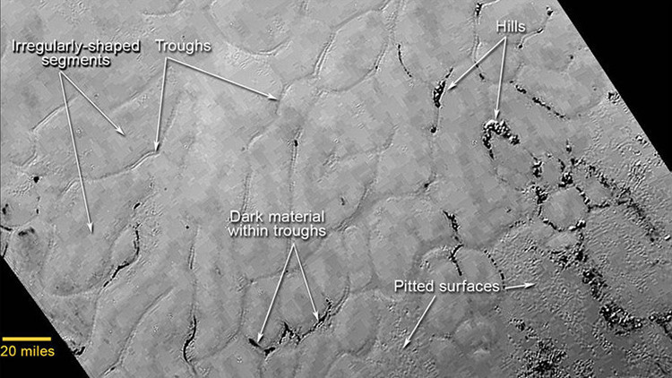 Fotos revelan una misteriosa planicie helada en el 'corazón' de Plutón