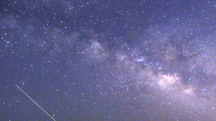 Delta Acuáridas y Perseidas: Una impresionante doble lluvia de estrellas colma el cielo