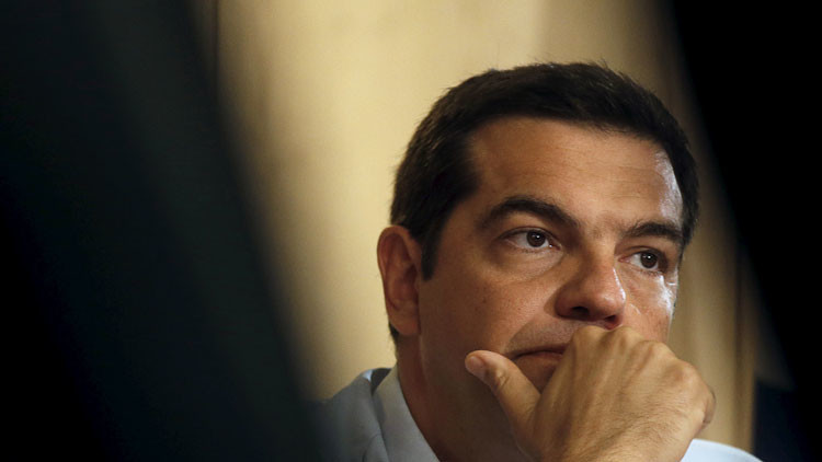Dimite el primer ministro griego, Alexis Tsipras