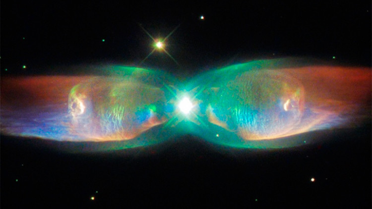 El telescopio Hubble 'caza' una impresionante 'mariposa' galáctica 