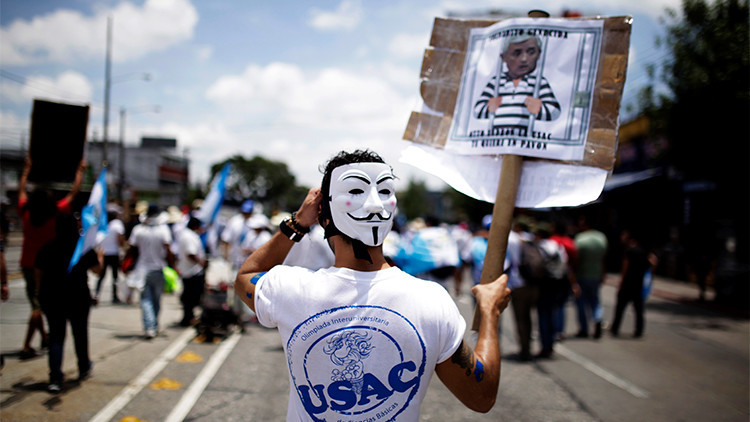 Entre protestas y el caos político: ¿Por qué Guatemala se rebela contra su presidente?