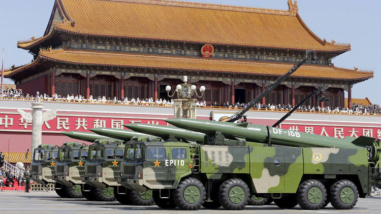 Video, fotos: China exhibe innovadores misiles balísticos nunca antes vistos en su desfile militar