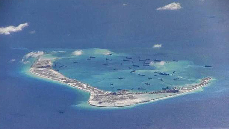 China construye una pista de aterrizaje en las disputadas islas Spratly
