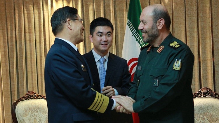 China urge estrechar lazos militares con Irán