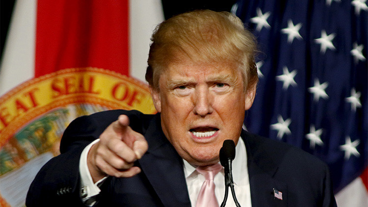 “¡Sáquenlos de aquí!”: Trump pierde los nervios ante varios hispanos que interrumpieron su discurso
