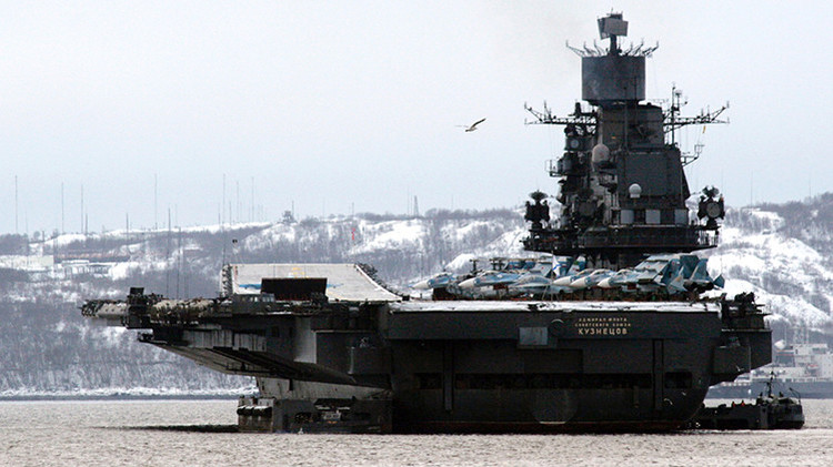 El portaviones ruso Admiral Kuznetsov exhibe sus capacidades antiaéreas en el mar de Barents