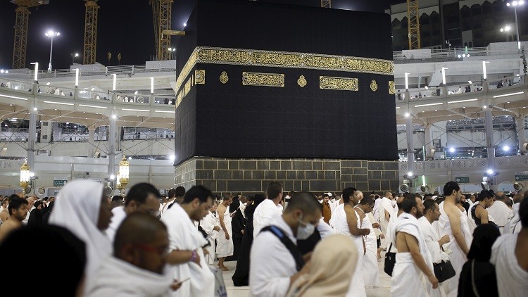 Revelan cómo limpian la Kaaba paso por paso (Video)