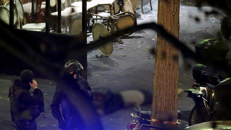 Policía: Unas 100 personas han muerto como resultado del atentado en el teatro en París