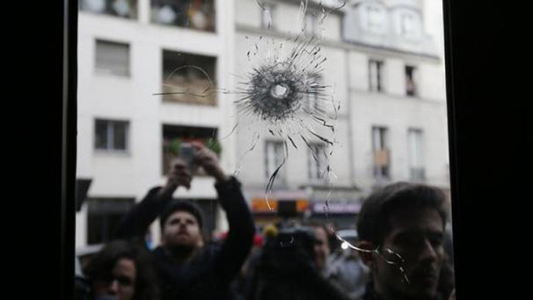 Dos de los atacantes de París entraron a Francia por Grecia con el flujo de refugiados