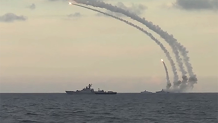 PRIMERAS IMÁGENES: La Armada rusa azota al EI con misiles de crucero desde el mar Caspio   