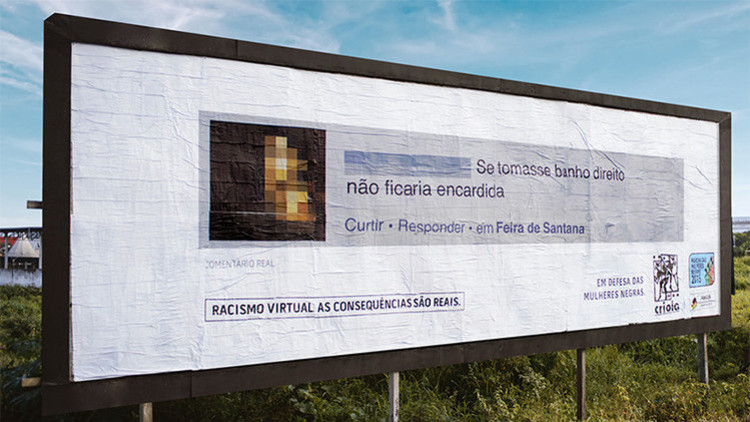 Colocan mensajes de usuarios racistas en pancartas gigantes cerca de sus casas en Brasil