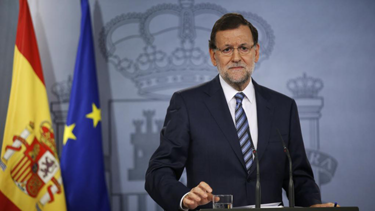 Rajoy, el vecino y el alcalde: el presidente español se vuelve a liar durante un mitin (video)