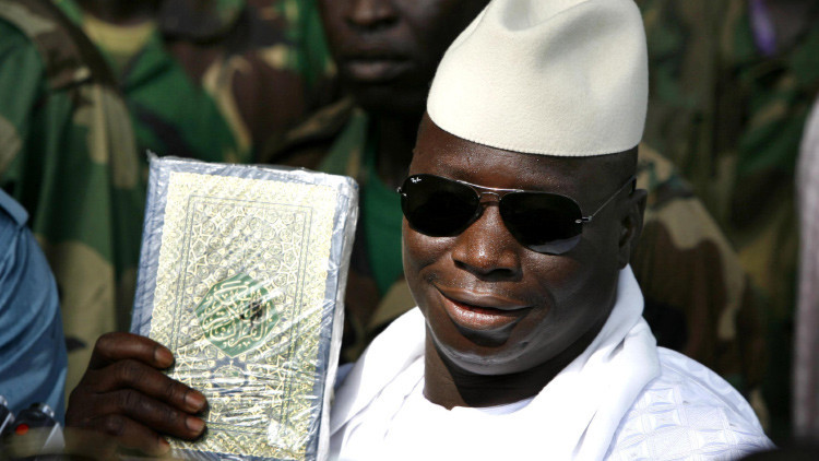 Presidente de Gambia: "Los vaqueros y la ropa interior hacen infértiles a nuestras mujeres"