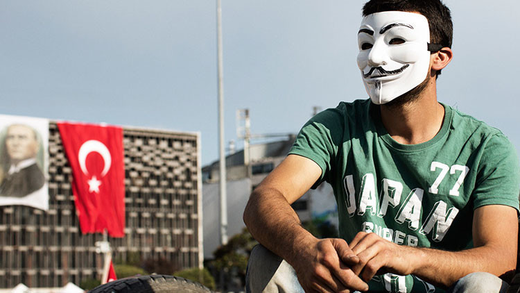 Anonymous declara la "guerra total" a Turquía por su apoyo al Estado Islámico (VIDEO)