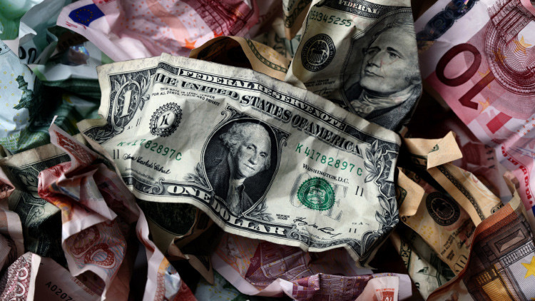 8 países que pueden abandonar la paridad con el dólar