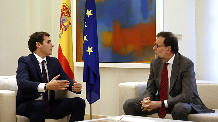 Contra la pared: ¿Por qué nadie quiere pactar con Rajoy?