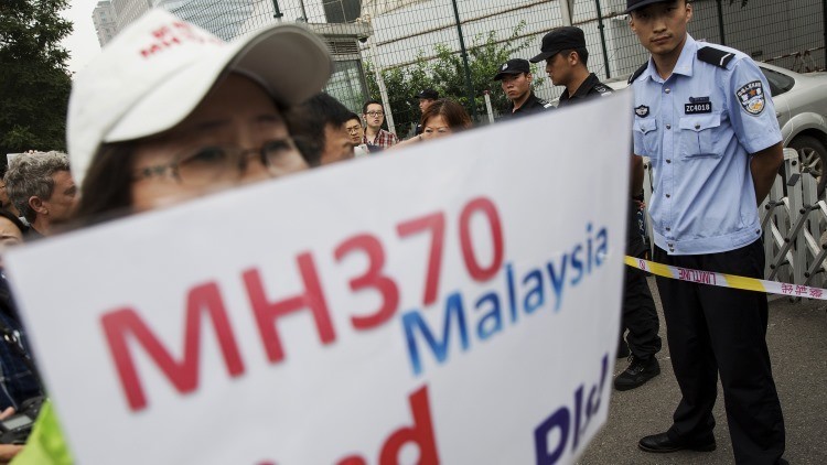 Los pasajeros del vuelo MH370 "están en cautiverio como prisioneros en un lugar secreto"