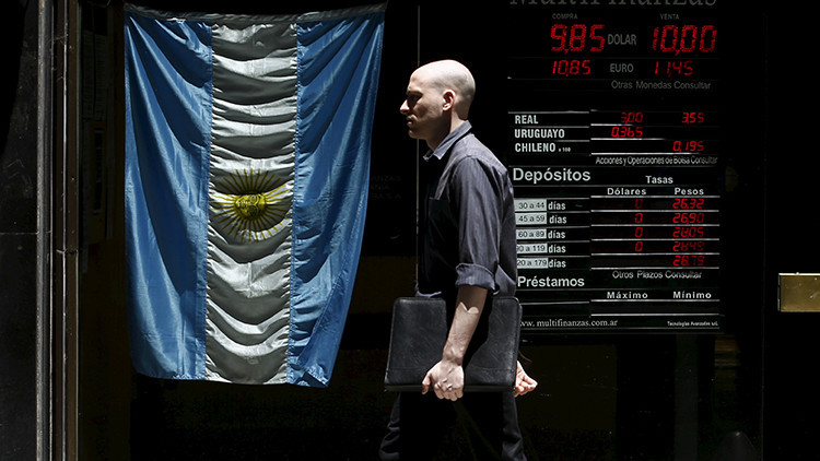 Argentina vuelve a hablar con los 'fondos buitre' para pagarles su deuda