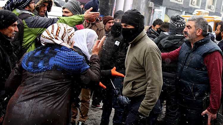 Turquía: Protestas contra el Gobierno por conculcar los derechos de los kurdos           