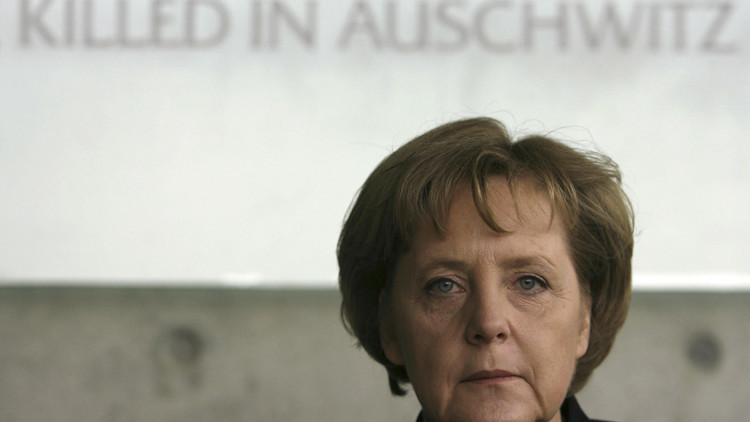"Merkel tiene que ser desalojada de la Cancillería con una camisa de fuerza"