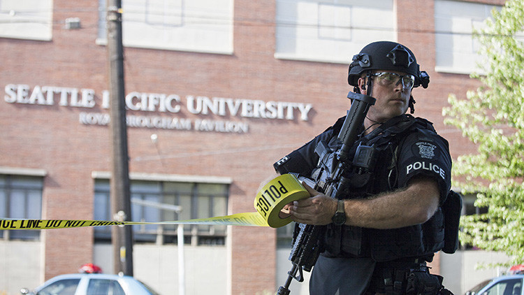 Alerta por la presencia de una persona armada en una universidad de Seattle