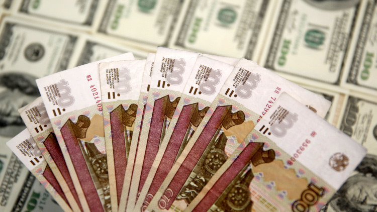 El rublo marca un nuevo mínimo contra el dólar estadounidense