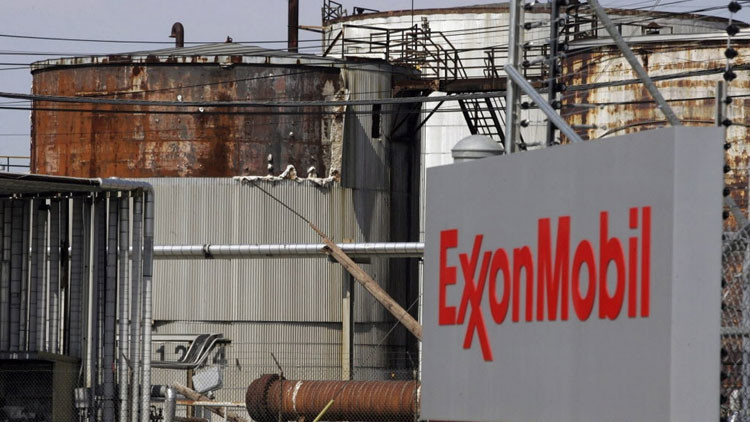 EE.UU.: Se reporta fuego y columnas de humo en una planta de Exxon Mobil en Texas (Fotos)