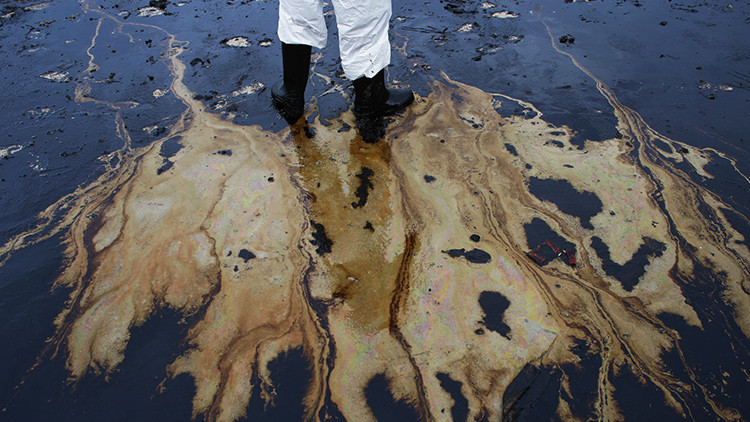 Pronóstico sombrío: el mundo podría 'ahogarse' en el exceso de petróleo