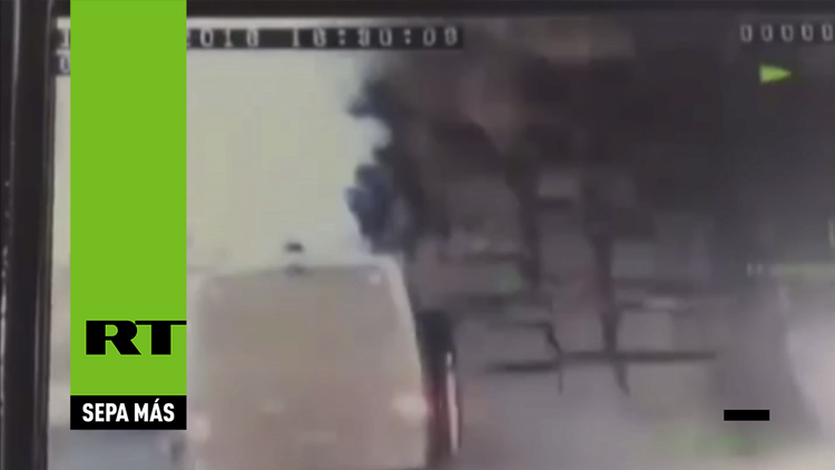 Desde lugar de los hechos: momento del ataque con bomba contra un bus policial en Turquía (Video)