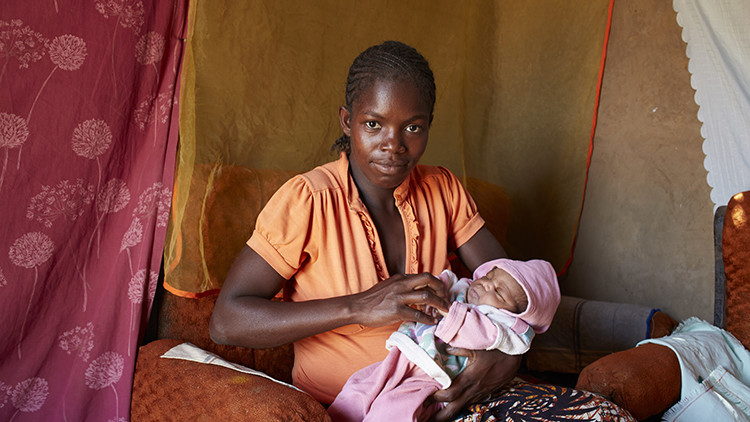 ¿Cómo es ser madre en uno de los países más pobres del mundo?