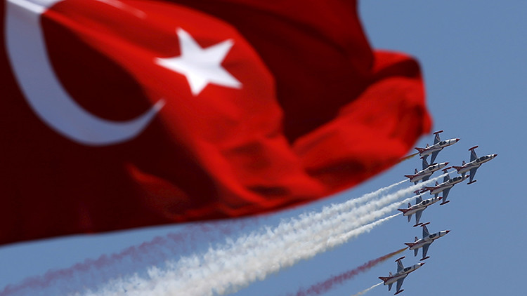 Turquía declara el alerta máxima en su Fuerza Aérea