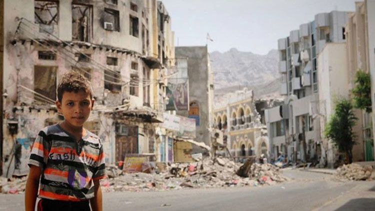 Le dan una cámara a un niño yemení y el resultado le romperá el corazón (FOTOS)