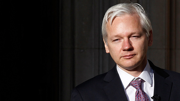 Assange: "Me entregaré a la Policía británica el viernes si la ONU falla en mi contra"